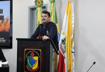 Vereador Jo&atilde;o Iuri solicita informa&ccedil;&otilde;es ao Executivo Municipal para o conserto da ilumina&ccedil;&atilde;o do Gin&aacute;sio J.B. Loureiro&nbsp;